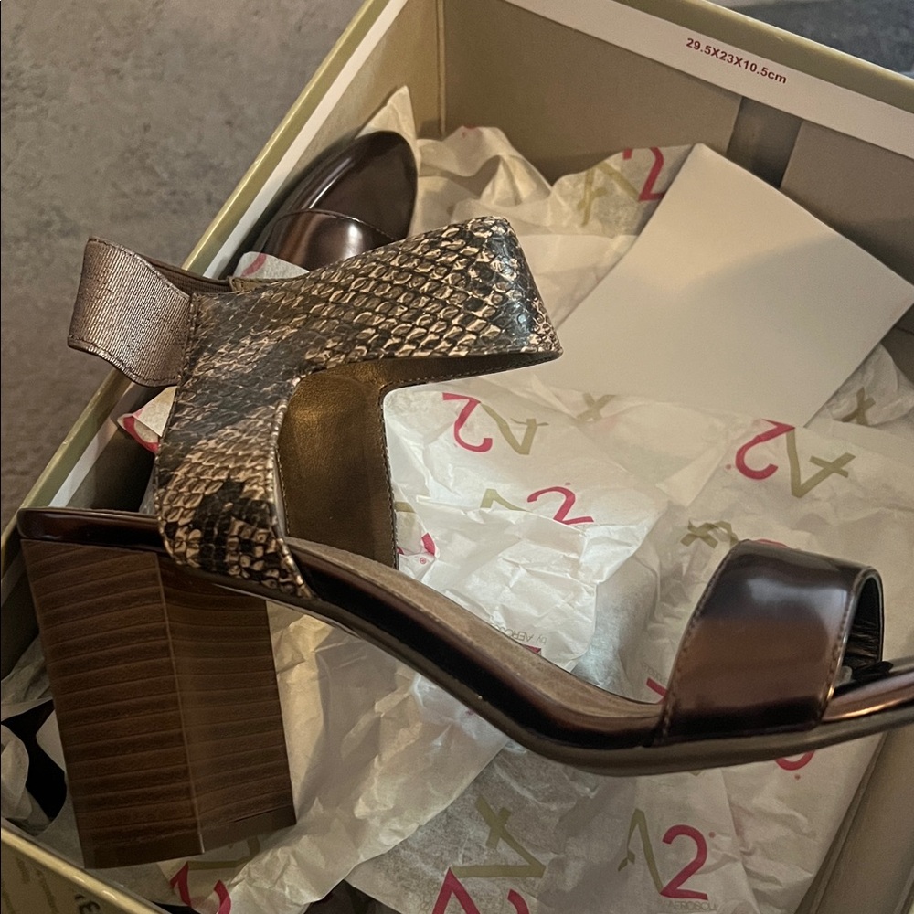A2 Aerosoles Stylish Brown and Gold Women's Sandals